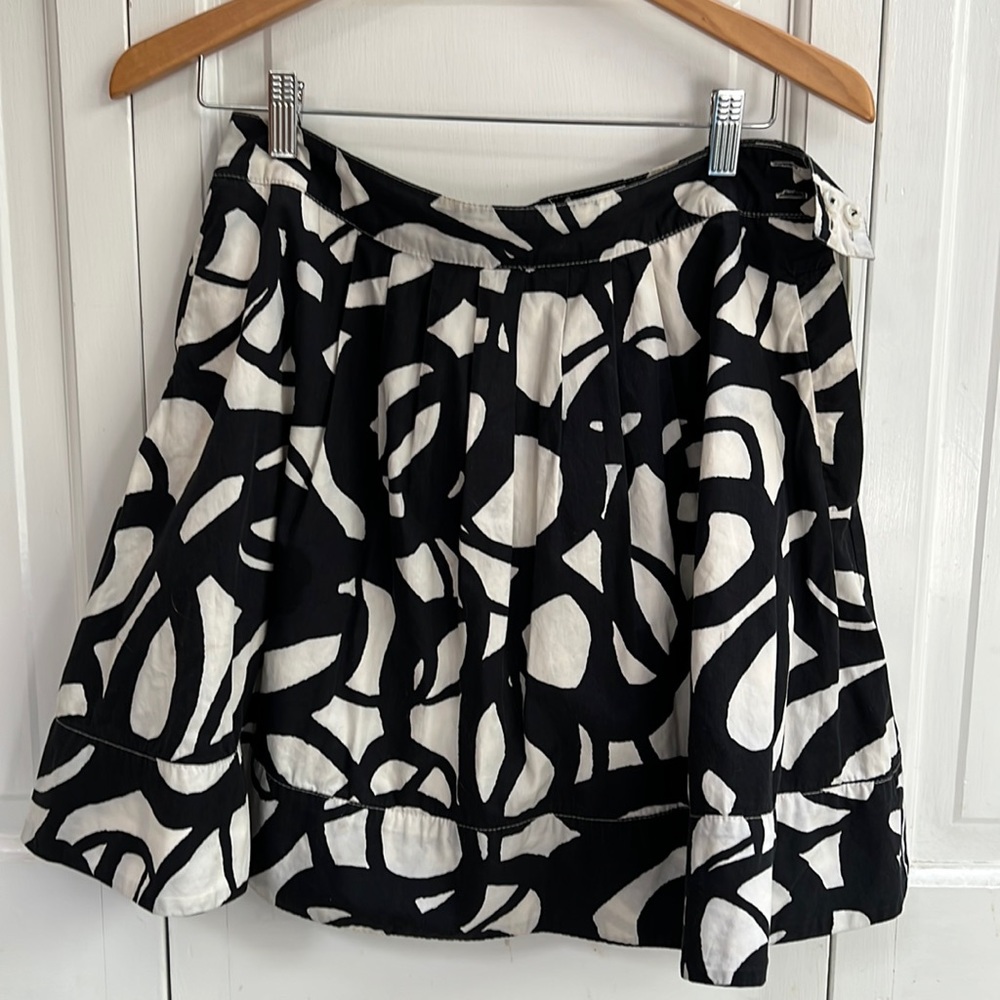 Anthropologie Fei dark navy and white skirt